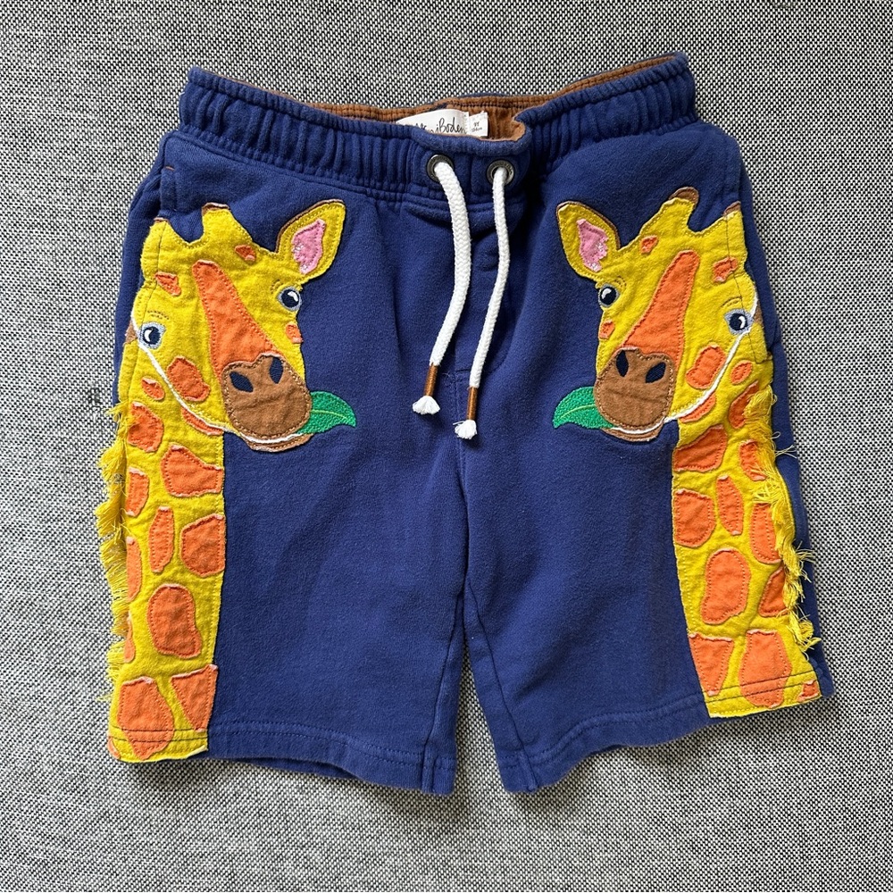 Mini Boden Giraffe Embroidered Shorts